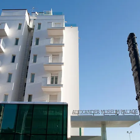 מלון Alexander Museum Palace 4*