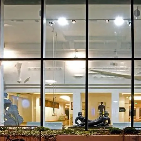 فندق Alexander Museum Palace بيزارو