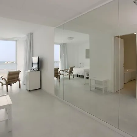 Готель Alexander Museum Palace 4*