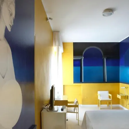 Готель Alexander Museum Palace 4*