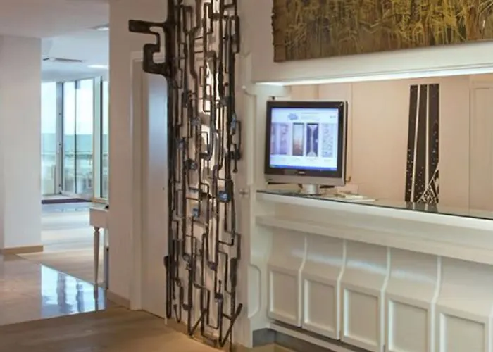 Alexander Museum Palace Hotel